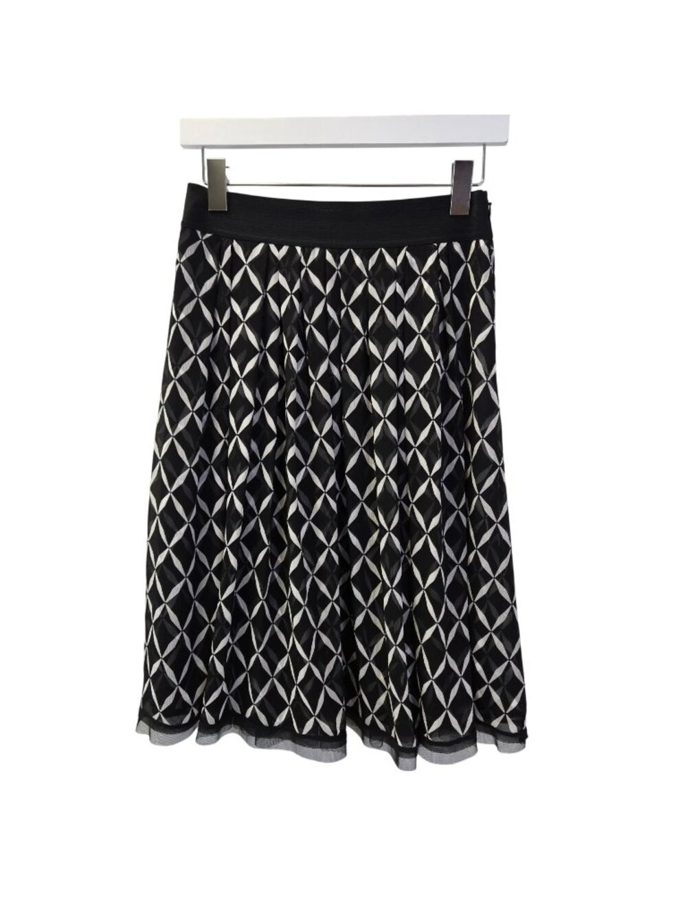 White House Black Market Chiffon Diamond Print Skirt Size 4